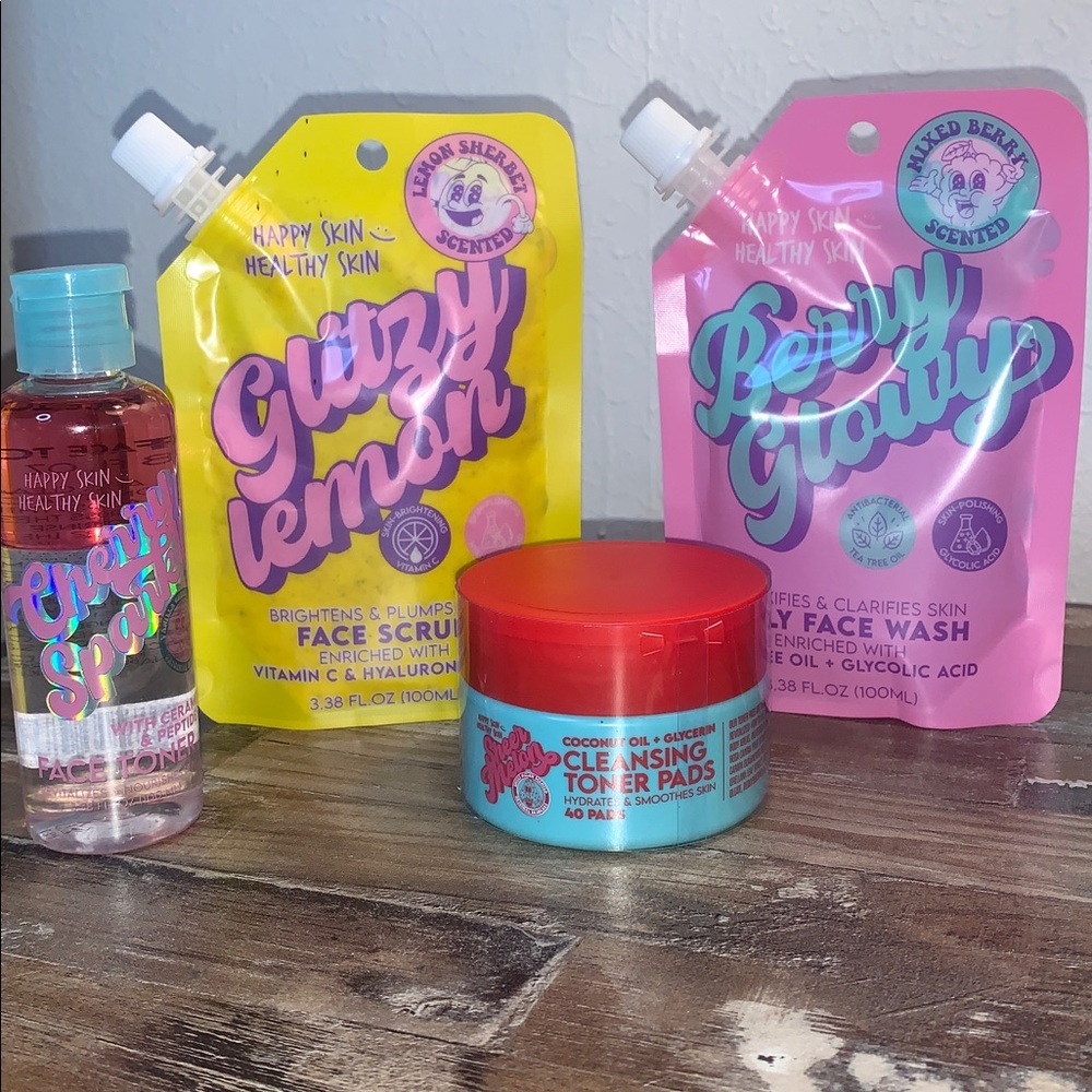 Skincare kit set- face scrub, wash, toner and pads